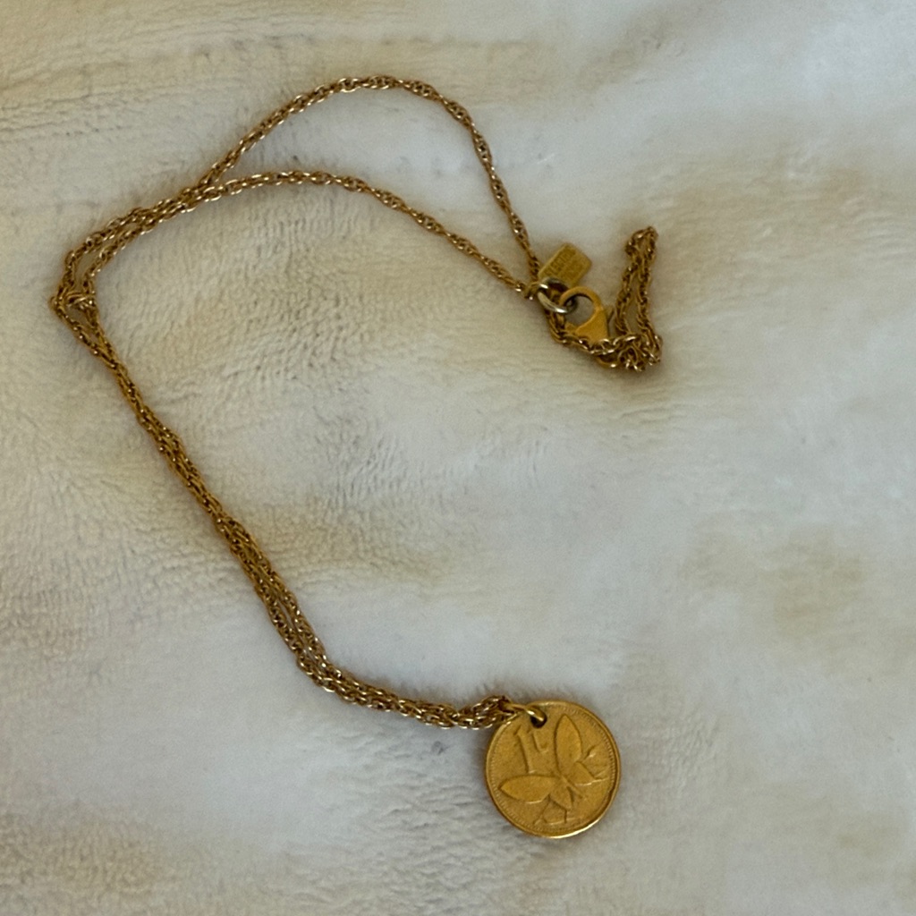 Chic Gold Pendant Necklace